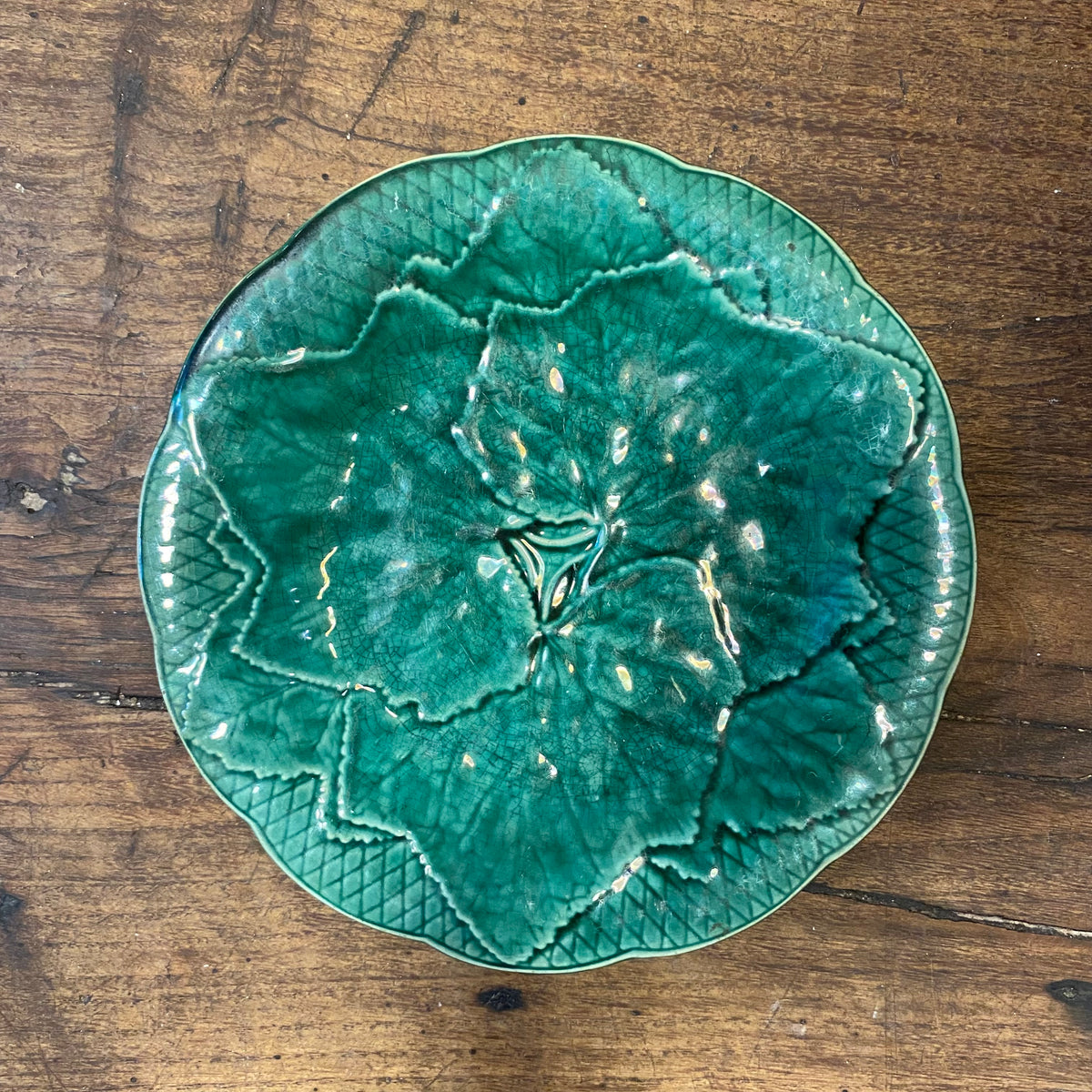 Green Gien plate moulded with overlapping leaves and a lattice border, with a glossy glaze