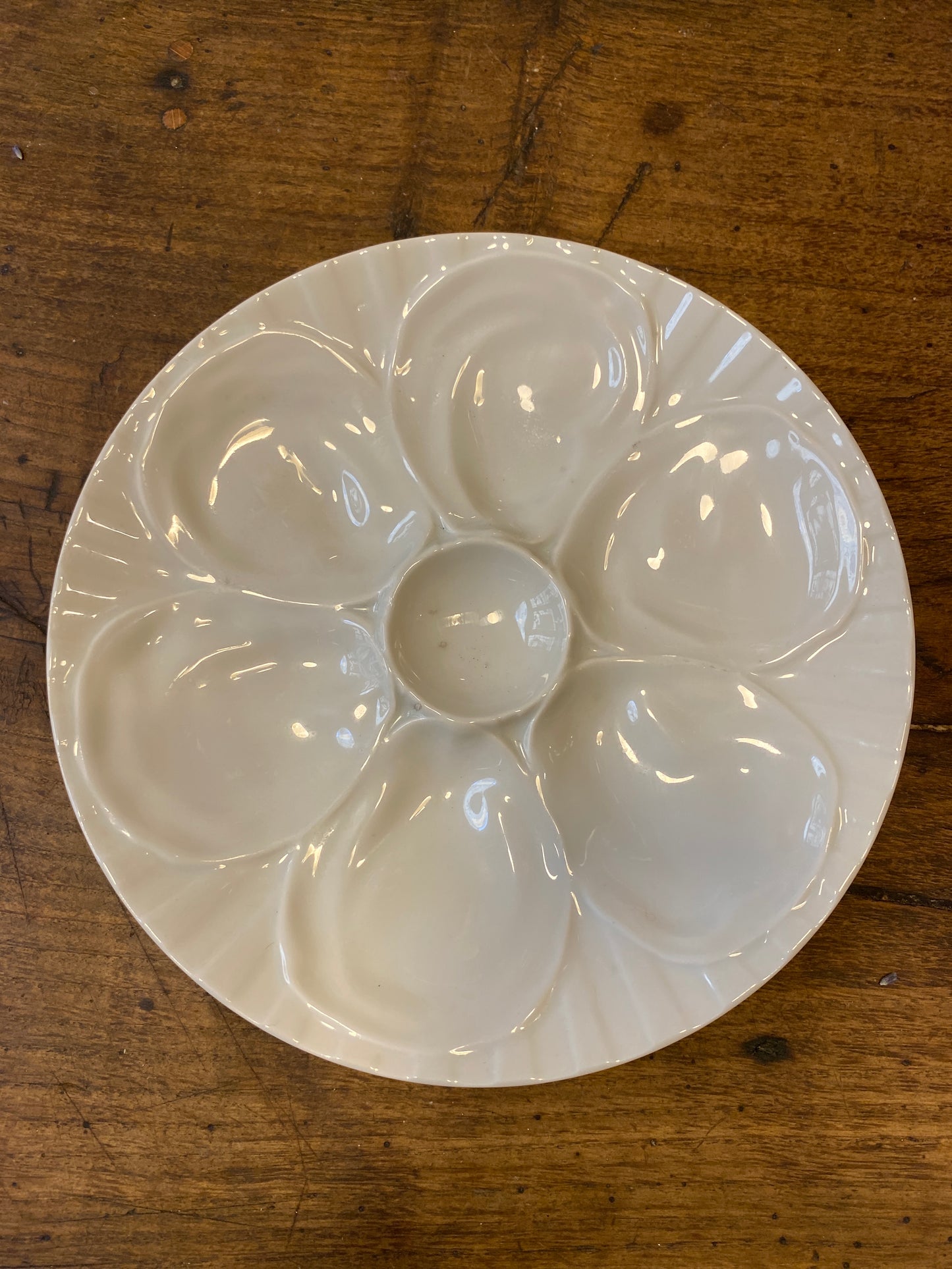 French vintage oyster plate in white glazed ceramic with six compartments / Fransk ostronfat i vit glaserad keramik med sex fack