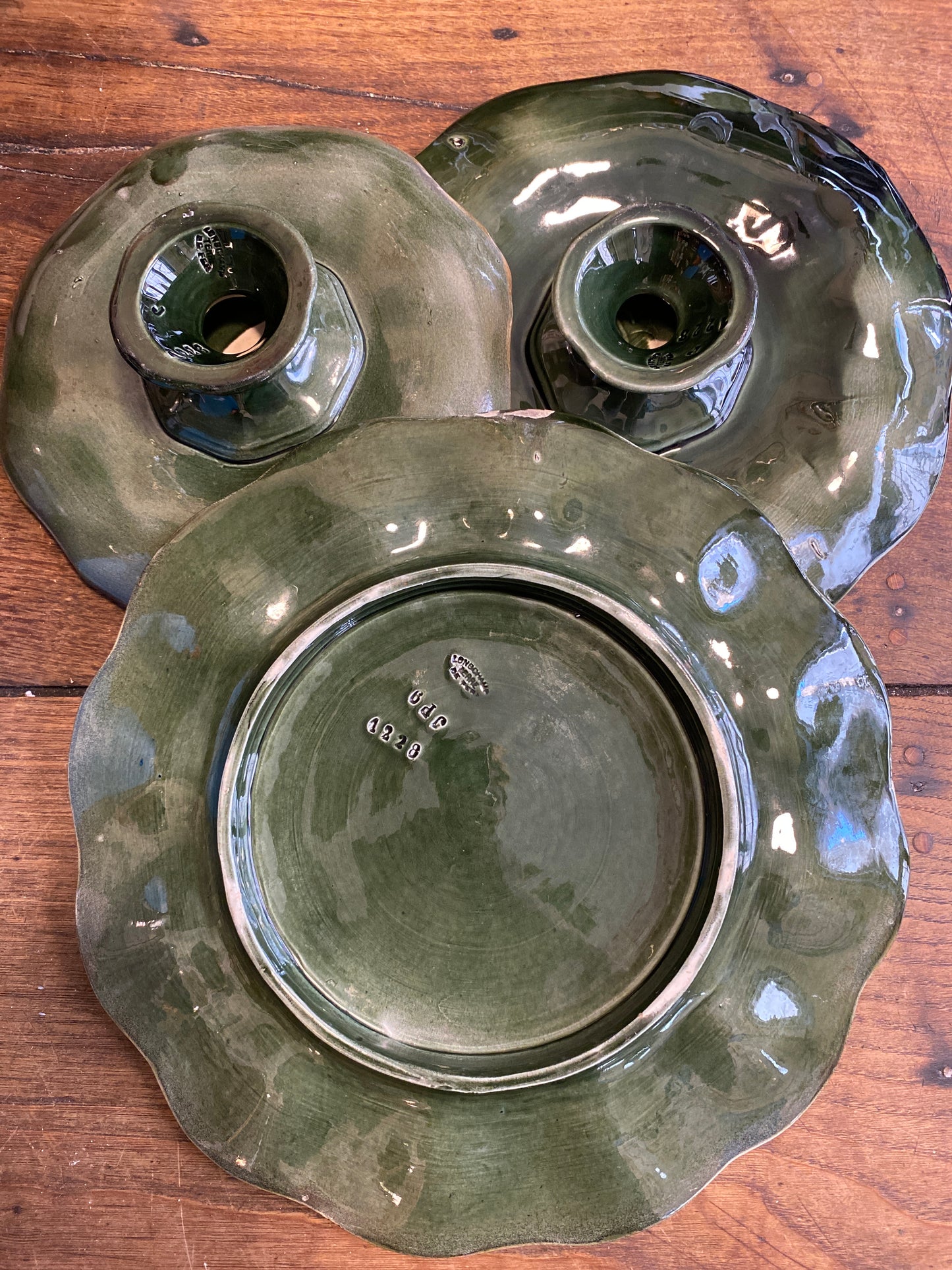 Longchamp Terre de Fer Oyster Plate Stand