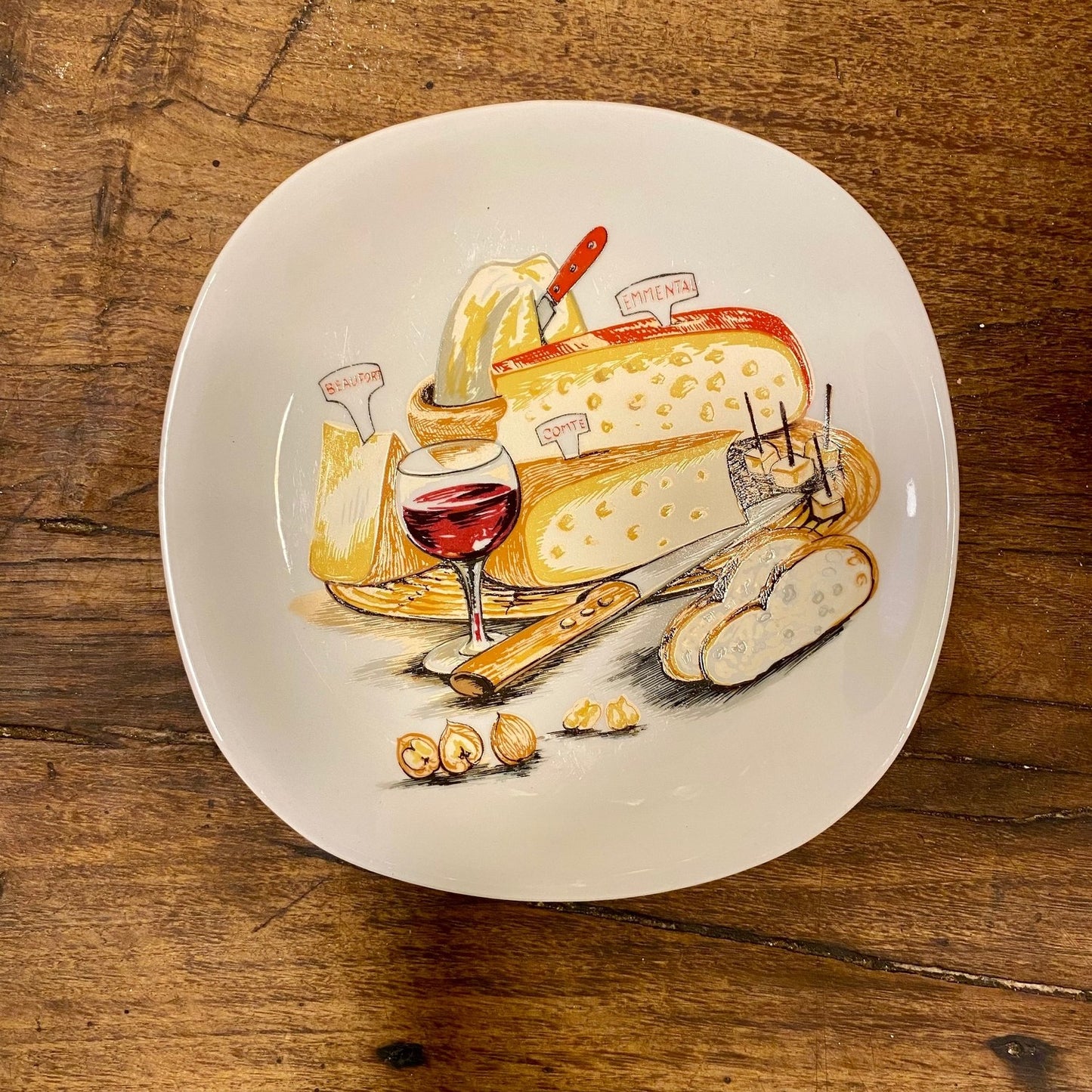 Pattern: French Cheese Plate – “Fromages et Vin Rouge” – Curiosité Göteborg | Fransk vintageinredning från Curiosité