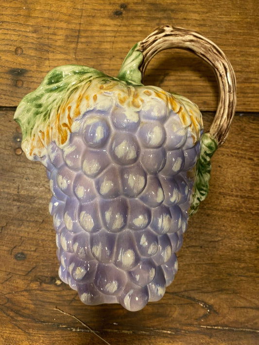 Pattern: Italian grape-shaped ceramic pitcher – Curiosité Göteborg | Fransk vintageinredning från Curiosité