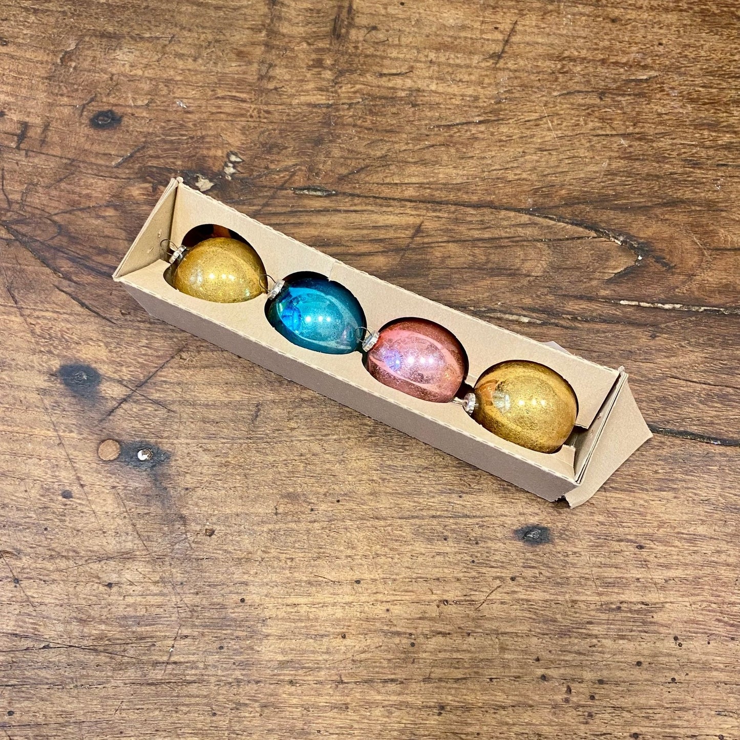 Pattern: Set of 4 Vintage Mixed Glass Baubles – Curiosité Göteborg | Fransk vintageinredning från Curiosité