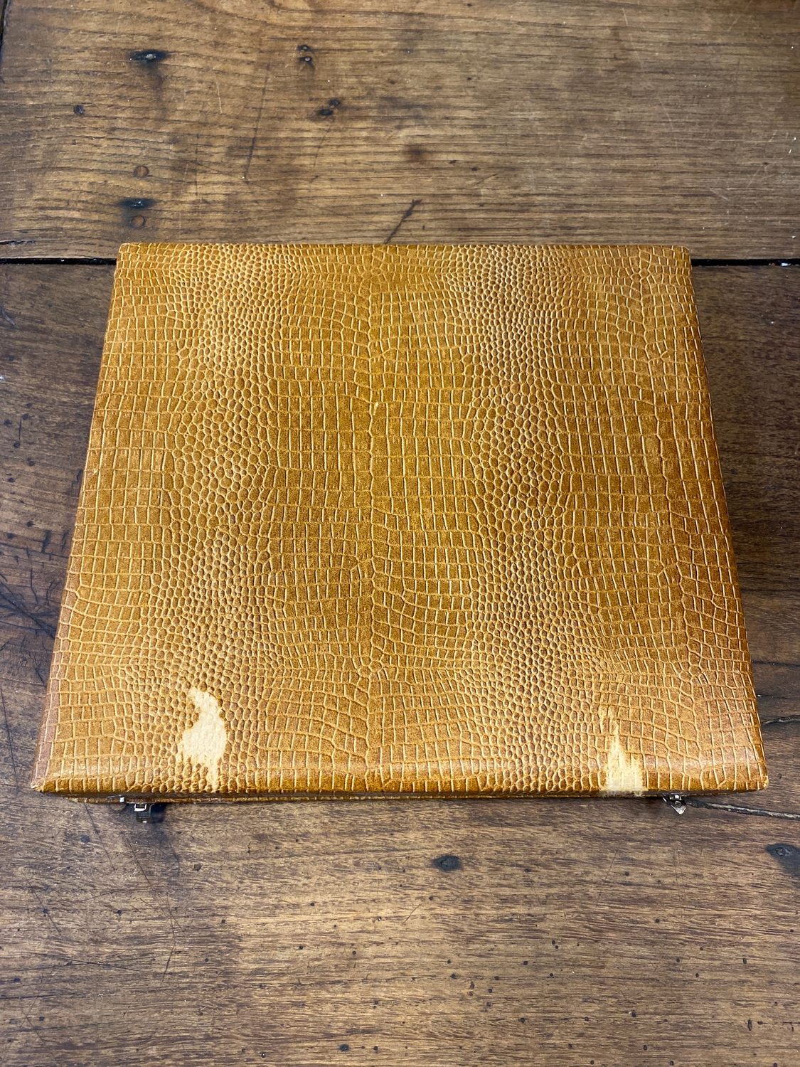 Pattern: Table display – Curiosité Göteborg | Fransk vintageinredning från Curiosité