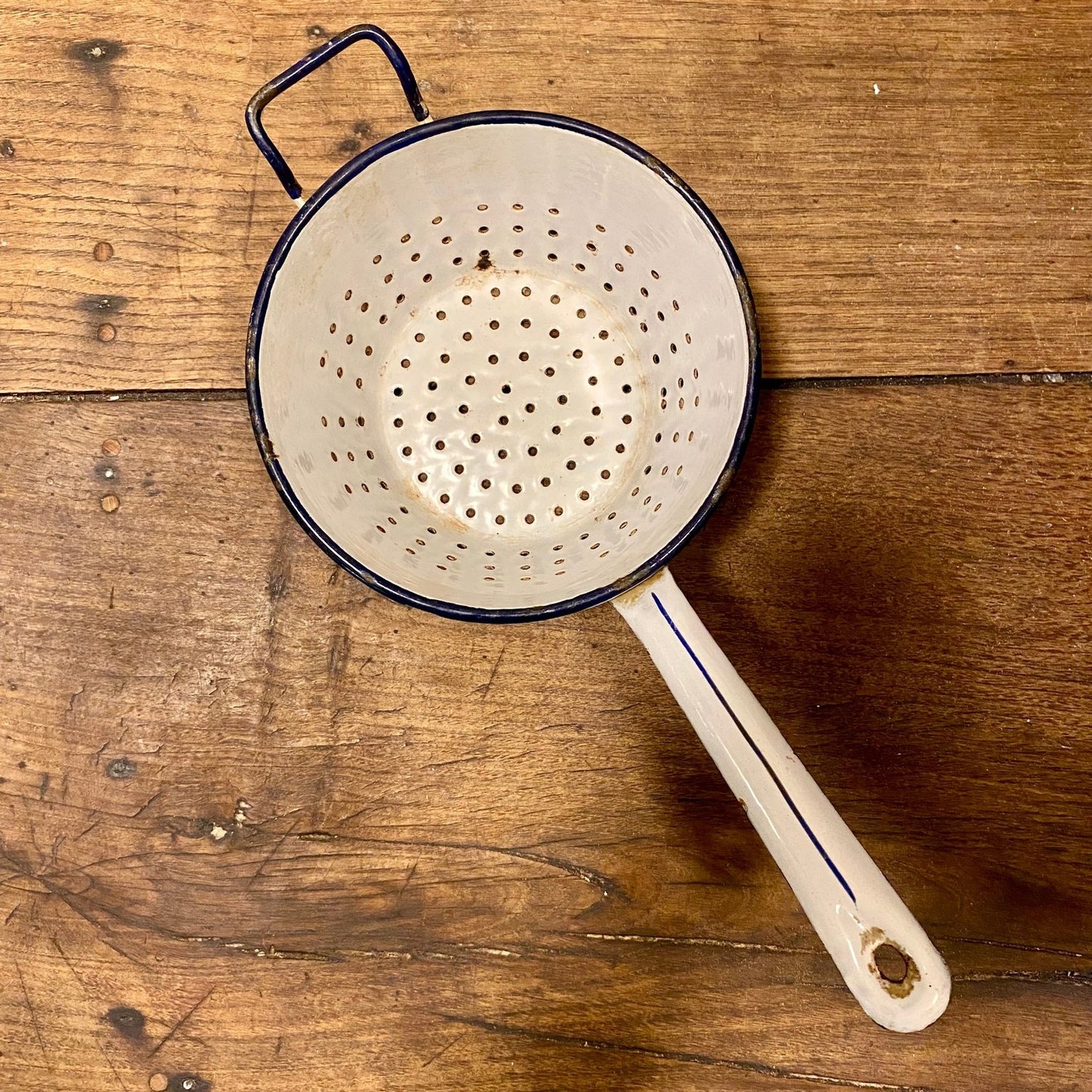 Pattern: Vintage Enamel Colander – Blue and White, Belgium – Curiosité Göteborg | Fransk vintageinredning från Curiosité