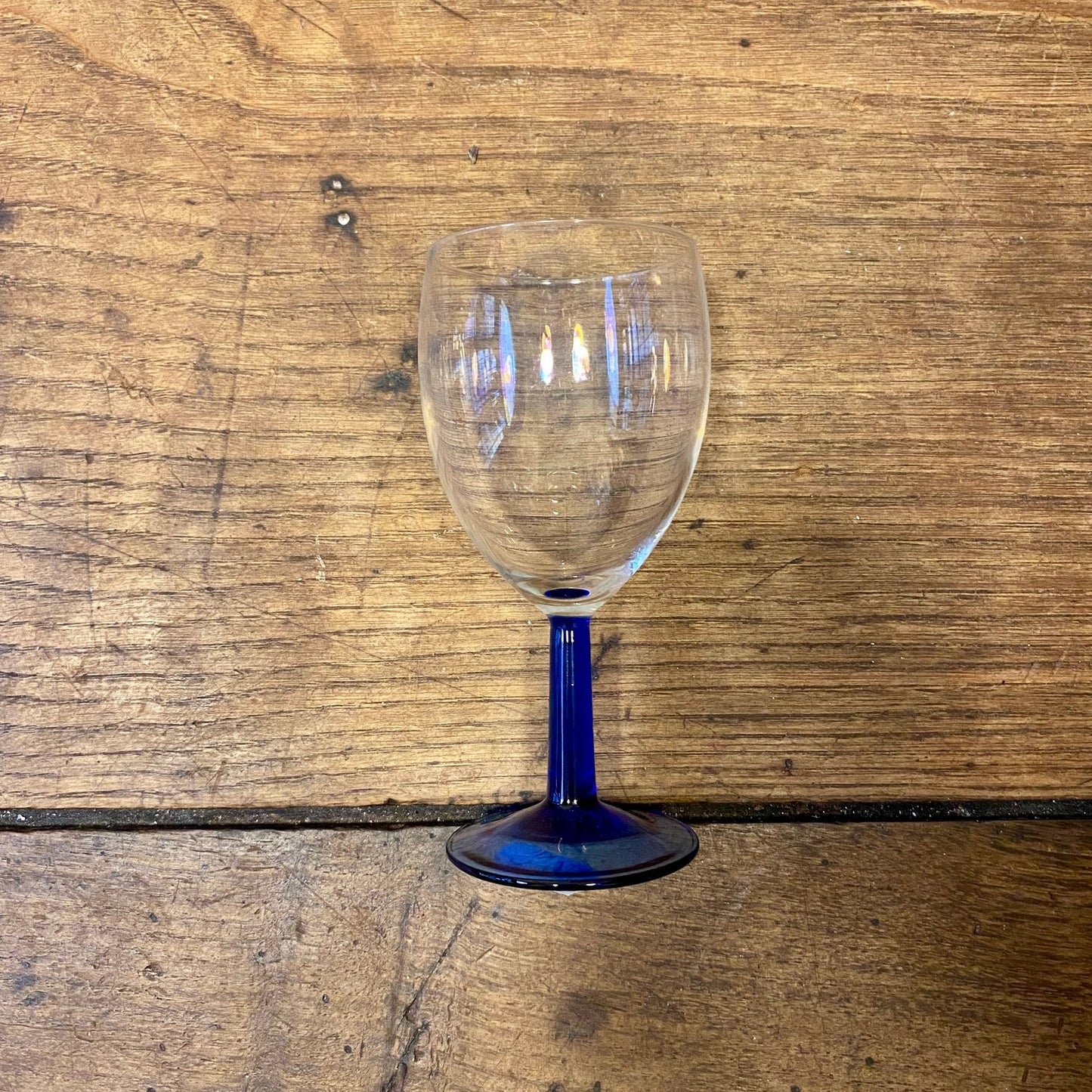 Pattern: Vintage French Wine Glass with Blue Stem – Curiosité Göteborg | Fransk vintageinredning från Curiosité