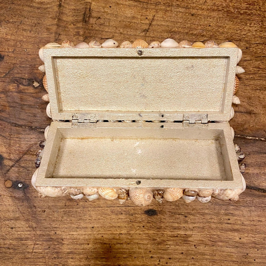 Pattern: Vintage Shell-Covered Trinket Box – Curiosité Göteborg | Fransk vintageinredning från Curiosité
