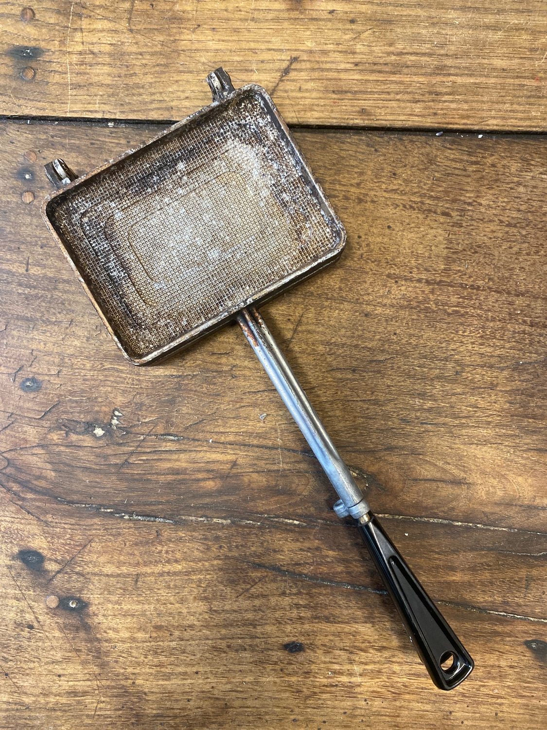 Pattern: Vintage stovetop waffle & croque-monsieur iron – Curiosité Göteborg | Fransk vintageinredning från Curiosité