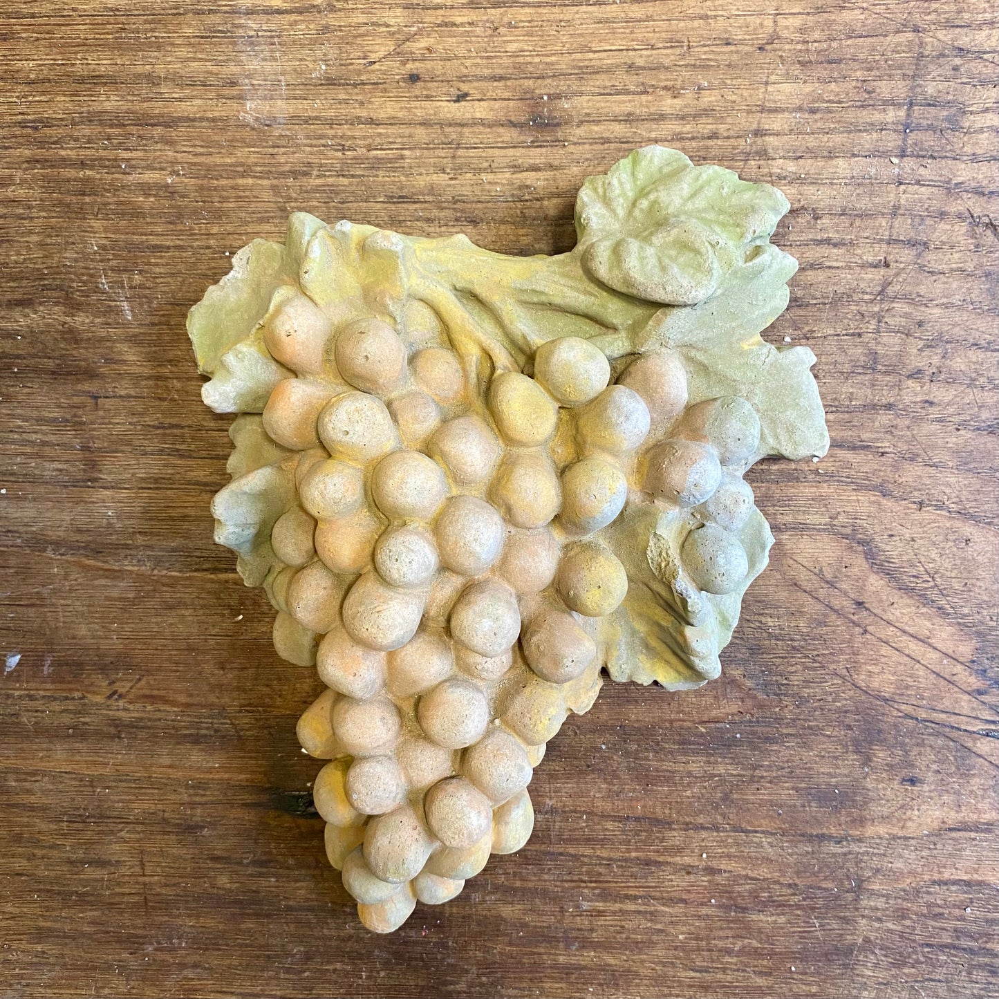French Sandstone Grape Wall Plaque – 23 × 18 cm