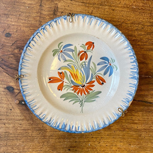French Vintage Hand-Painted Faience Wall Plate – 22.5 cm