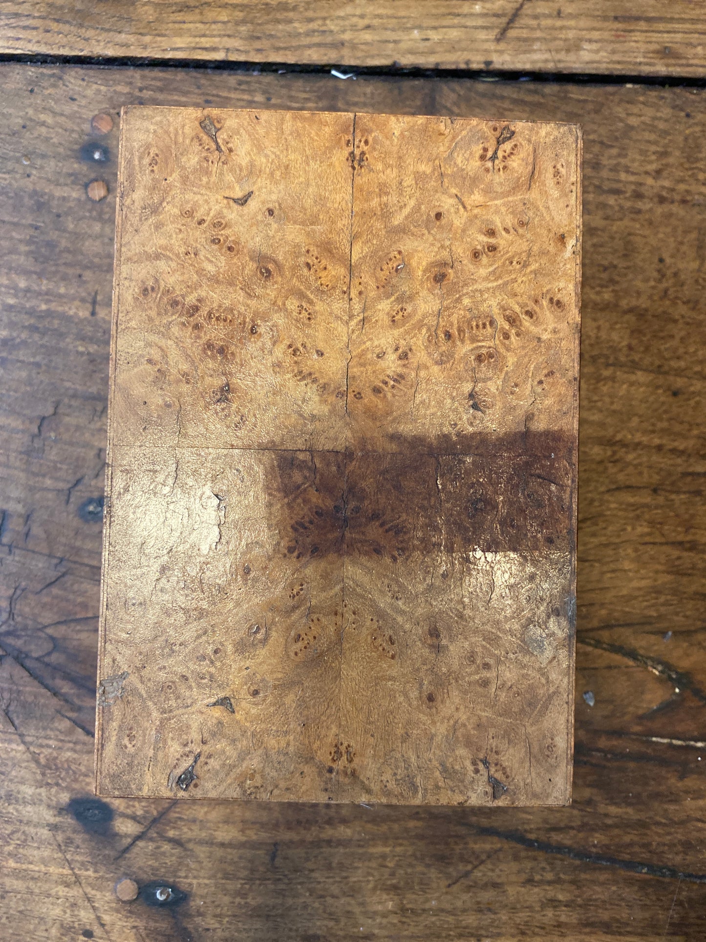 Cigarette box
