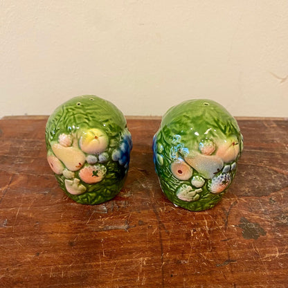 Salt and pepper shakers with blue grape relief