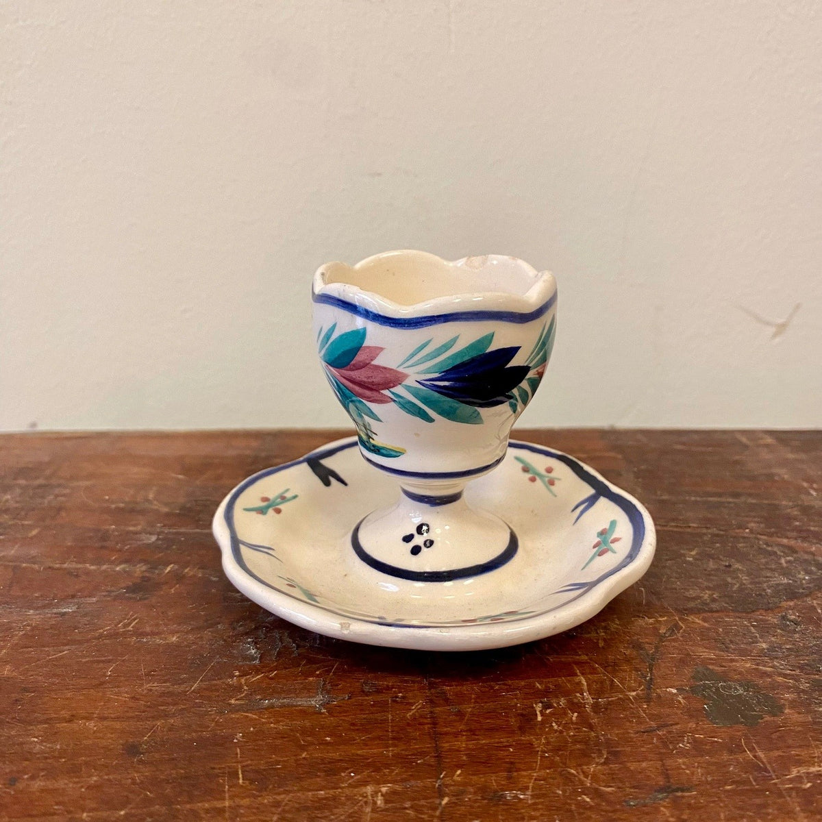HB Quimper egg cup with leaf border, front view
