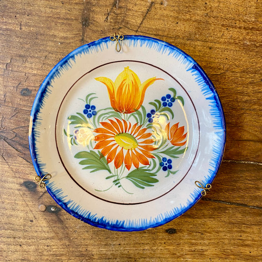 French Vintage Hand-Painted Faience Wall Plate – 20 cm