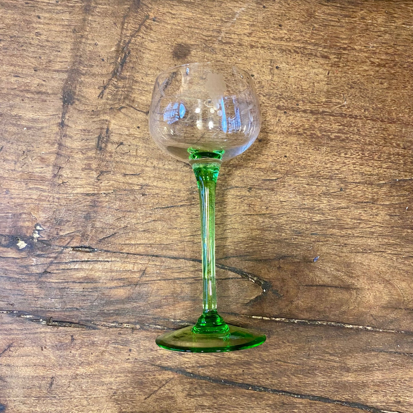 Pattern: Alsace Green-Stem Wine Glass – Curiosité Göteborg | Fransk vintageinredning från Curiosité