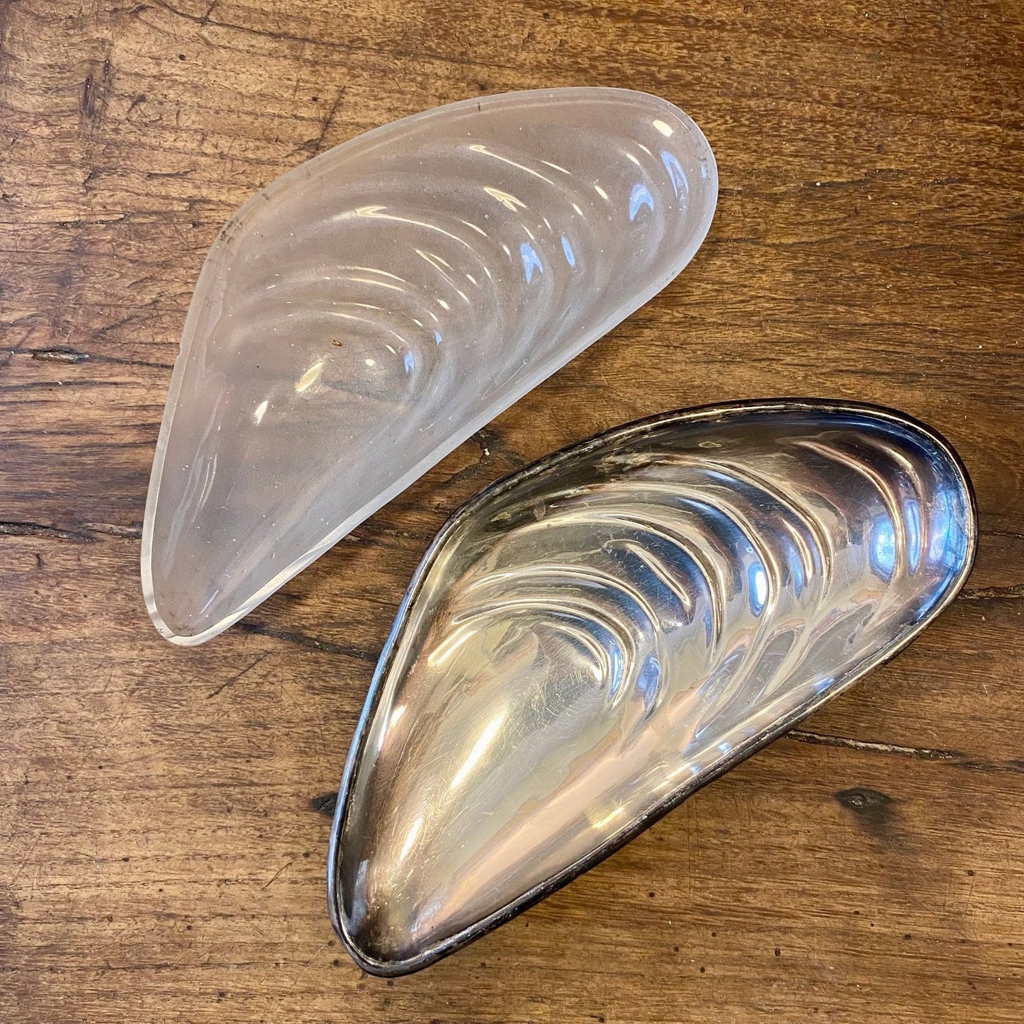 French Vintage Glass Mussel Dish With Silver-Plated Holder – 21 × 10 cm