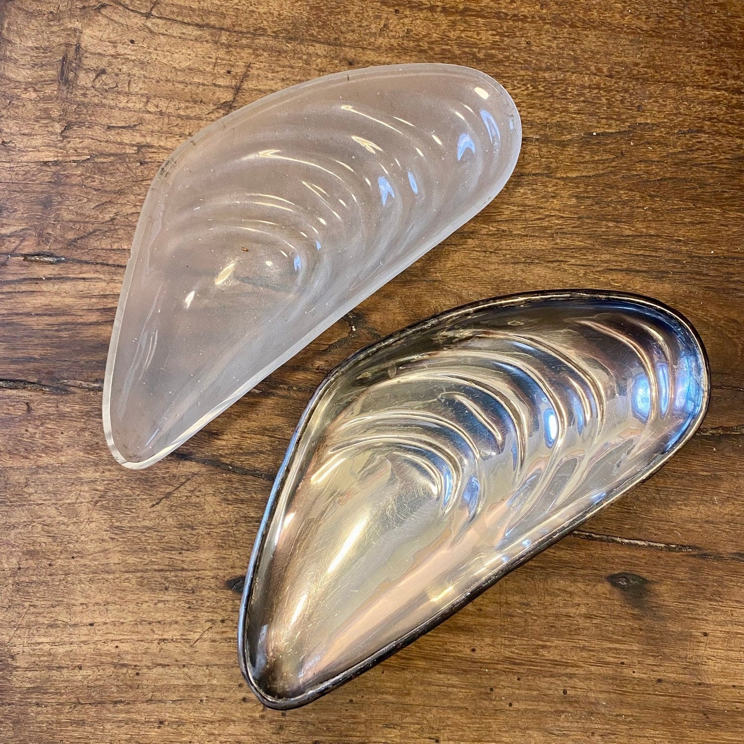 French Vintage Glass Mussel Dish With Silver-Plated Holder – 21 × 10 cm