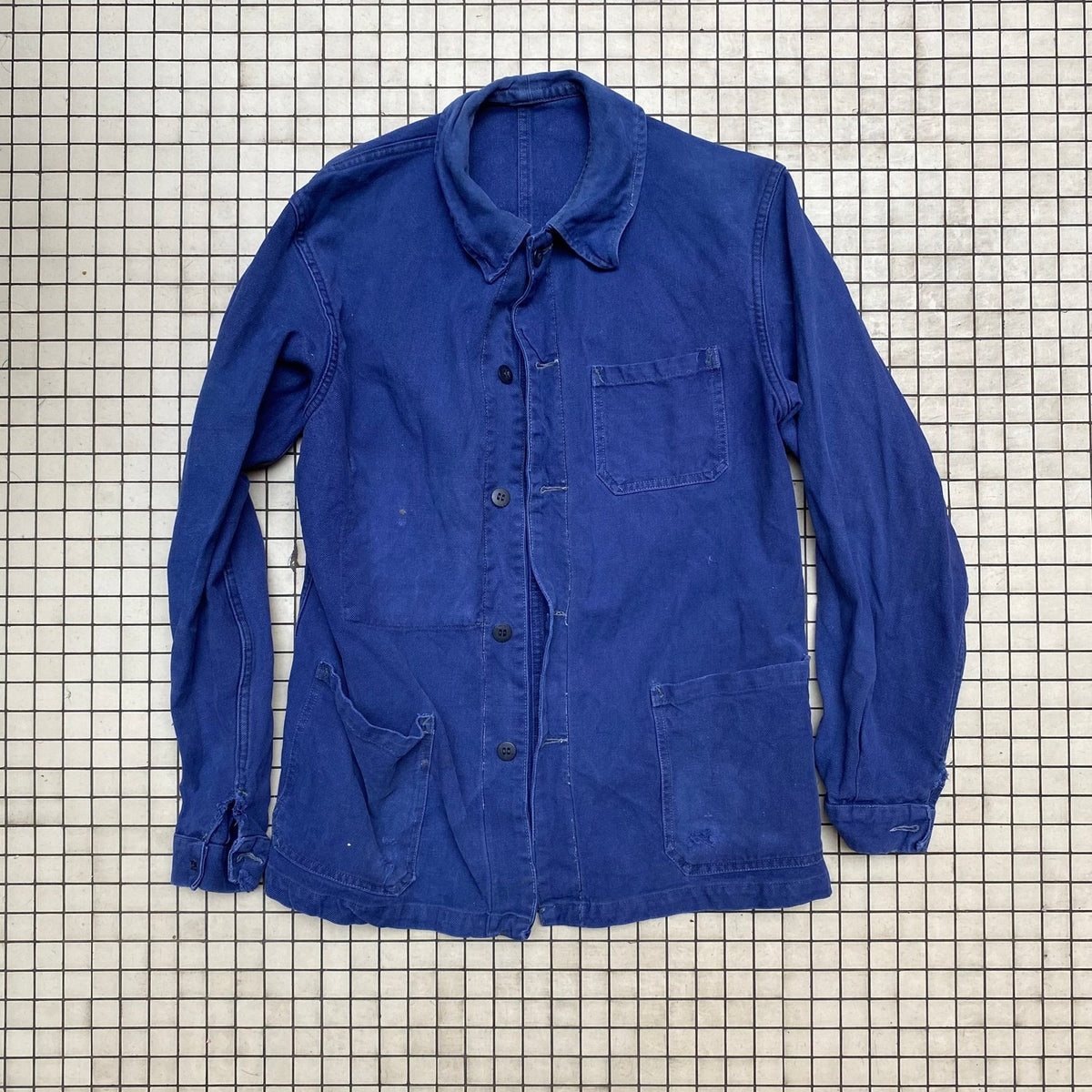 Vintage fransk blå arbetsjacka i bomullstwill från Le Cuir med flera framfickor, storlek S
