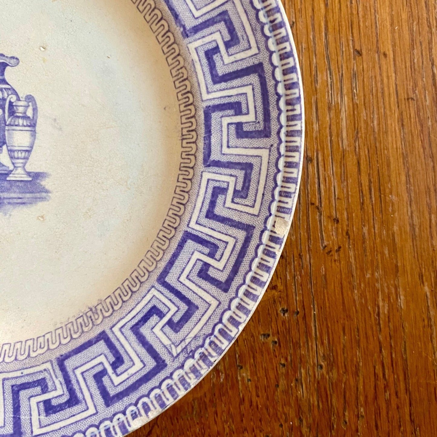 Pattern: English “Key Border” Dessert Plate Etruscan Vases – Mid-19th Century – Curiosité Göteborg | Fransk vintageinredning från Curiosité