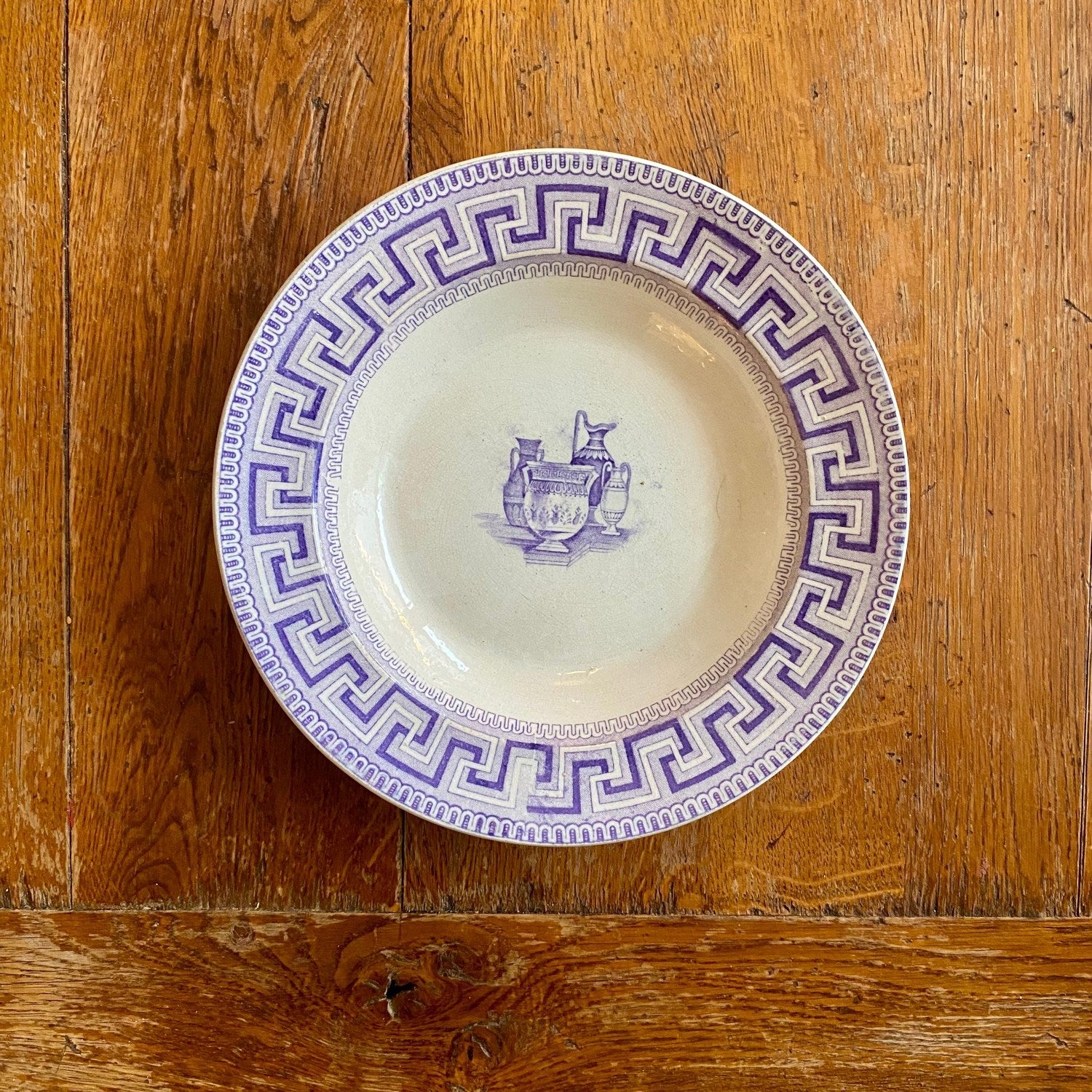 Pattern: English “Key Border” Plate Etruscan Vases – Mid-19th Century – Curiosité Göteborg | Fransk vintageinredning från Curiosité