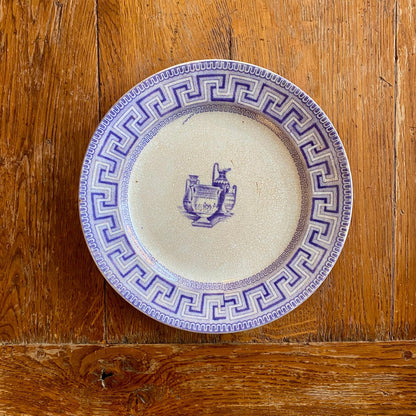 Pattern: English “Key Border” Plate Etruscan Vases – Mid-19th Century – Curiosité Göteborg | Fransk vintageinredning från Curiosité