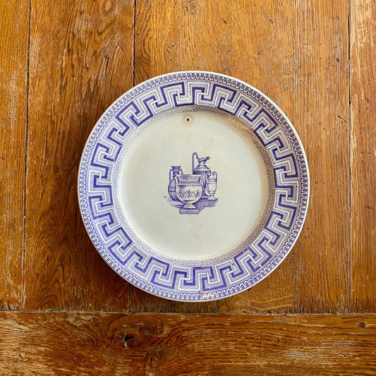 Pattern: English “Key Border” Plate Etruscan Vases – Mid-19th Century – Curiosité Göteborg | Fransk vintageinredning från Curiosité