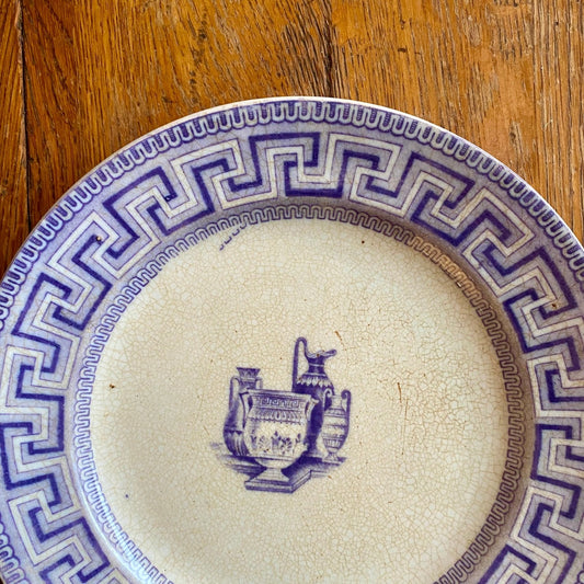 Pattern: English “Key Border” Plate Etruscan Vases – Mid-19th Century – Curiosité Göteborg | Fransk vintageinredning från Curiosité