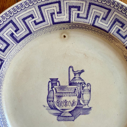 Pattern: English “Key Border” Plate Etruscan Vases – Mid-19th Century – Curiosité Göteborg | Fransk vintageinredning från Curiosité