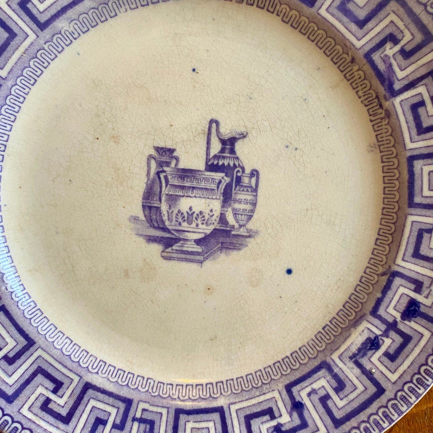 Pattern: English “Key Border” Plate Etruscan Vases – Mid-19th Century – Curiosité Göteborg | Fransk vintageinredning från Curiosité