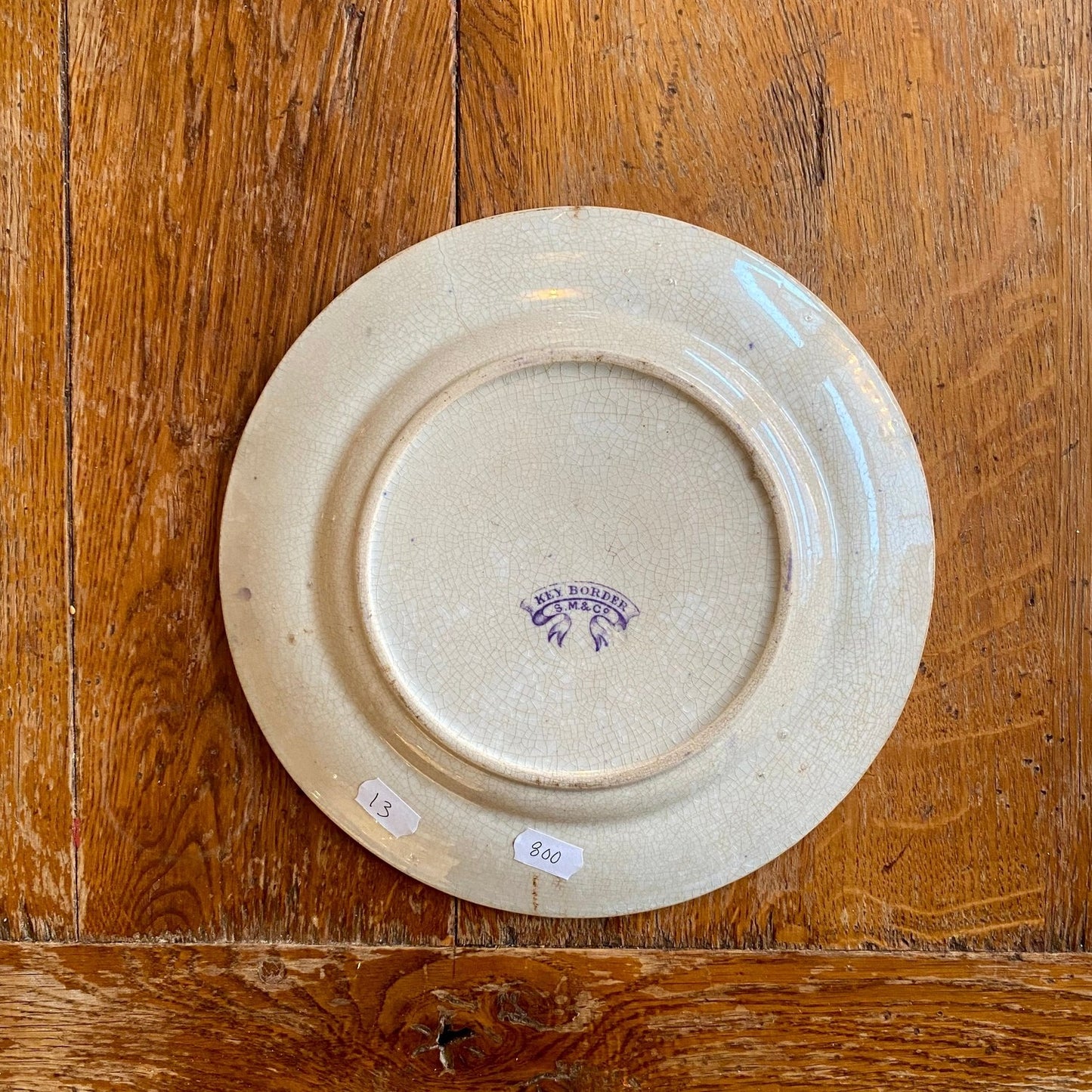 Pattern: English “Key Border” Plate Etruscan Vases – Mid-19th Century – Curiosité Göteborg | Fransk vintageinredning från Curiosité