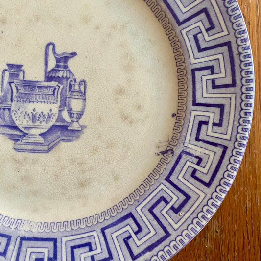 Pattern: English “Key Border” Plate Etruscan Vases – Mid-19th Century – Curiosité Göteborg | Fransk vintageinredning från Curiosité