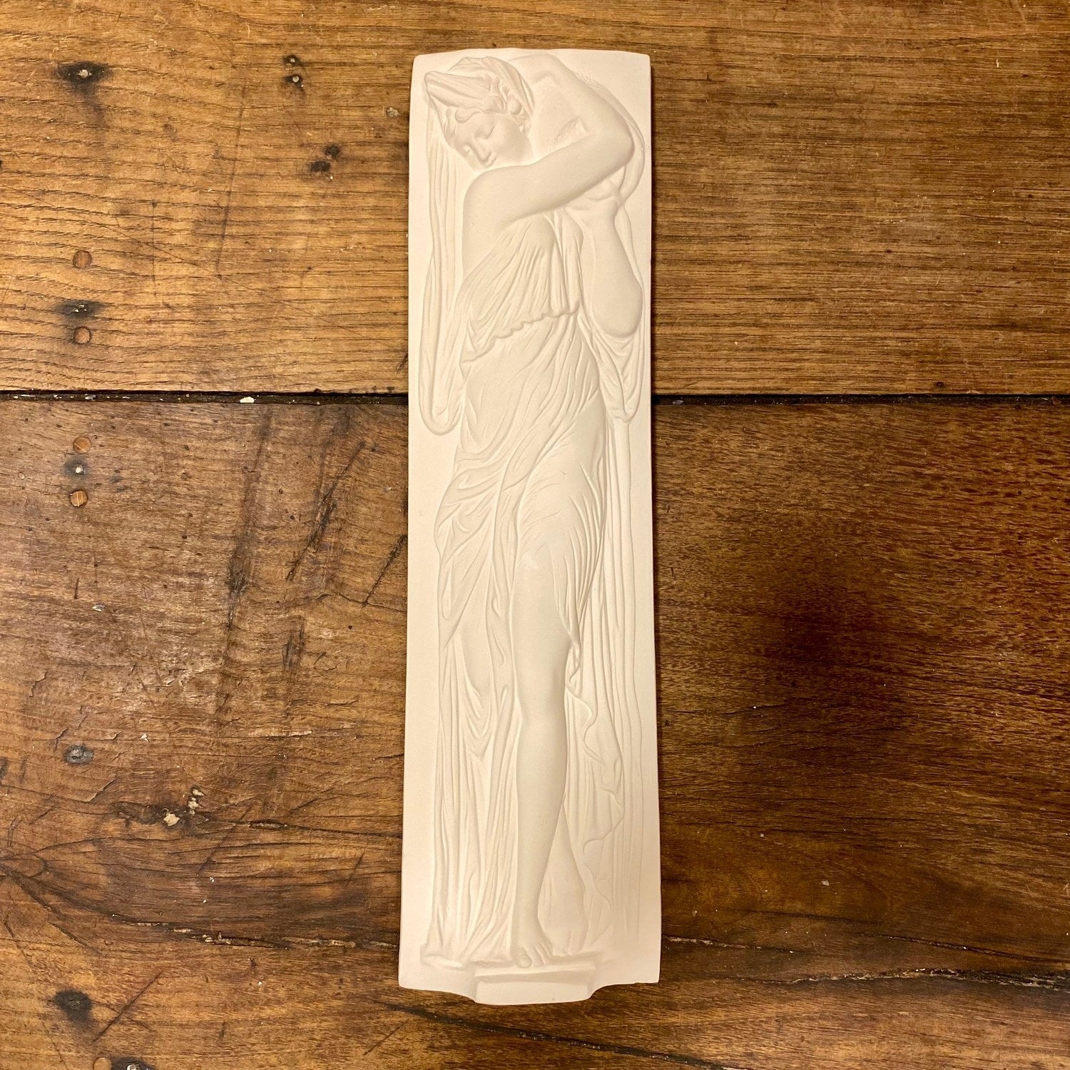 Pattern: French Artisan Plaster Relief – Classical Figure – Curiosité Göteborg | Fransk vintageinredning från Curiosité