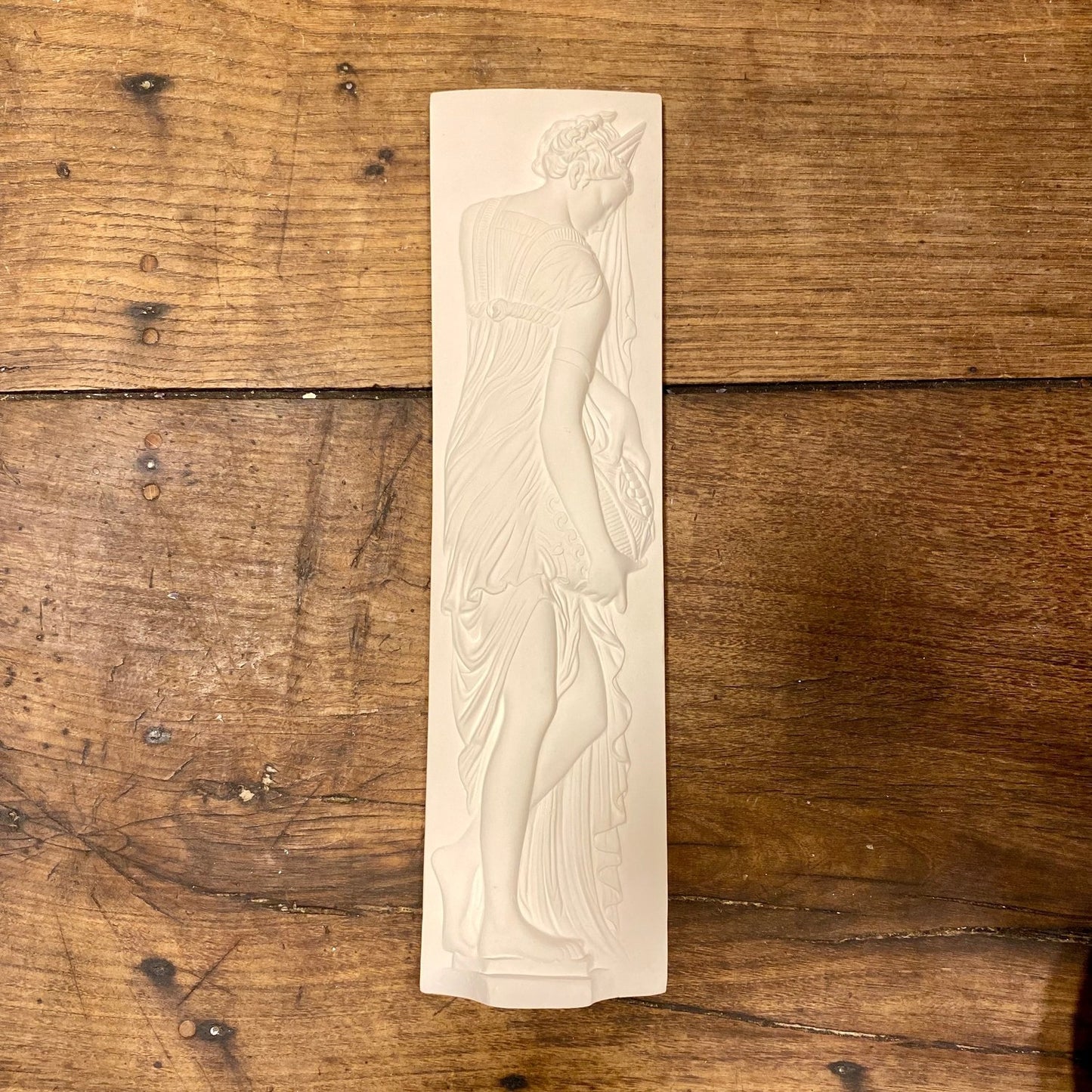 Pattern: French Artisan Plaster Relief – Classical Figure – Curiosité Göteborg | Fransk vintageinredning från Curiosité