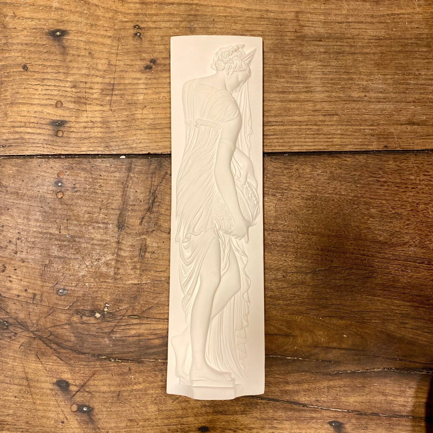 Pattern: French Artisan Plaster Relief – Classical Figure – Curiosité Göteborg | Fransk vintageinredning från Curiosité