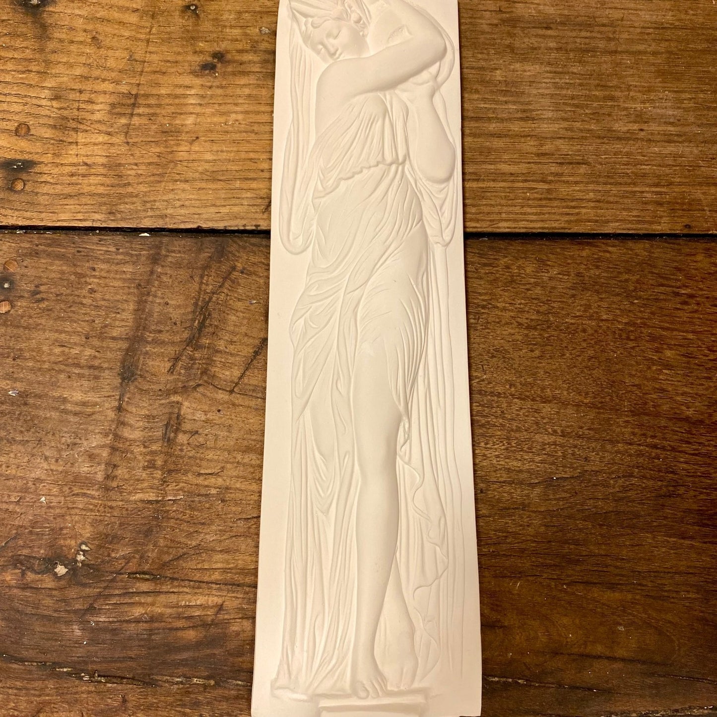 Pattern: French Artisan Plaster Relief – Classical Figure – Curiosité Göteborg | Fransk vintageinredning från Curiosité
