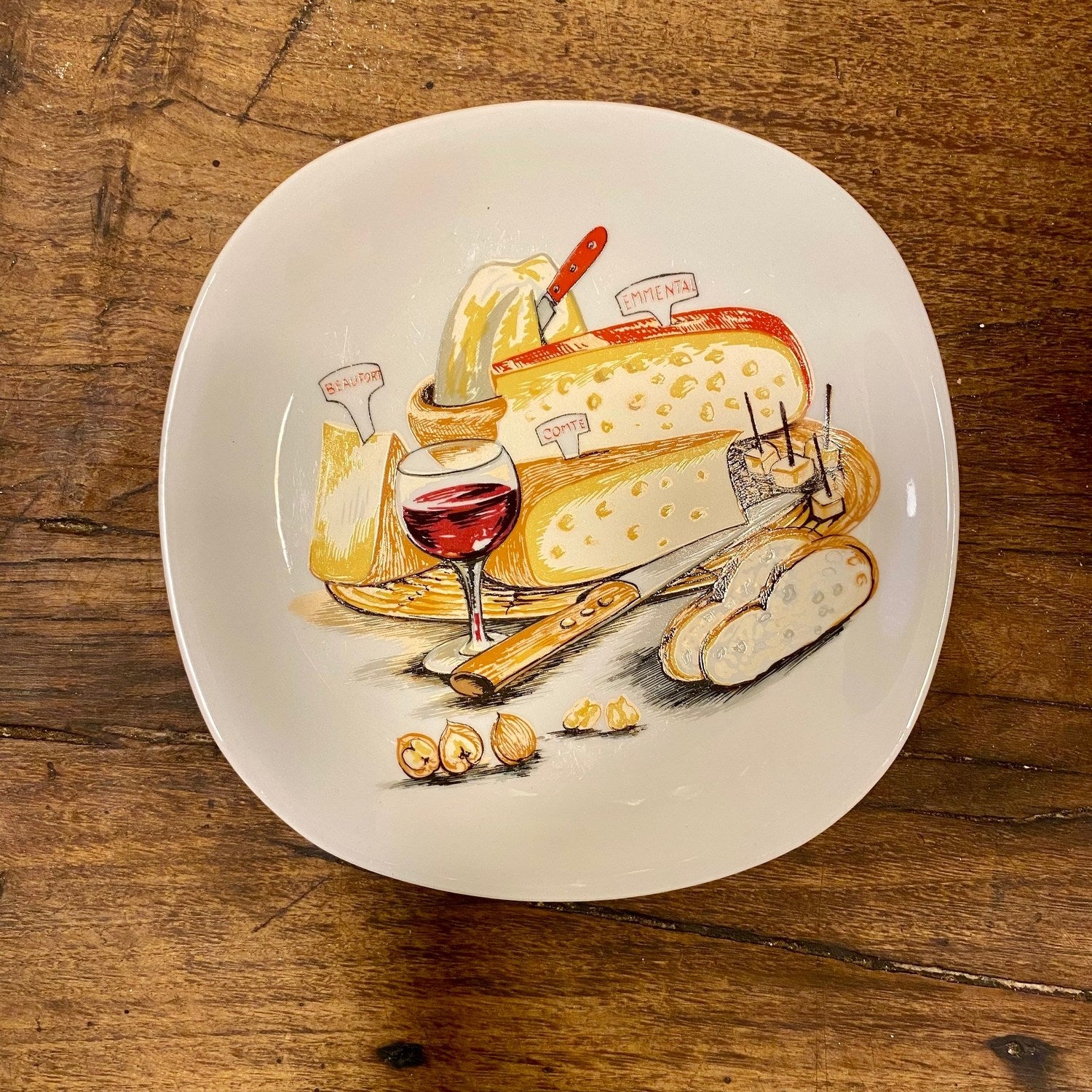 Pattern: French Cheese Plate – “Fromages et Vin Rouge” – Curiosité Göteborg | Fransk vintageinredning från Curiosité