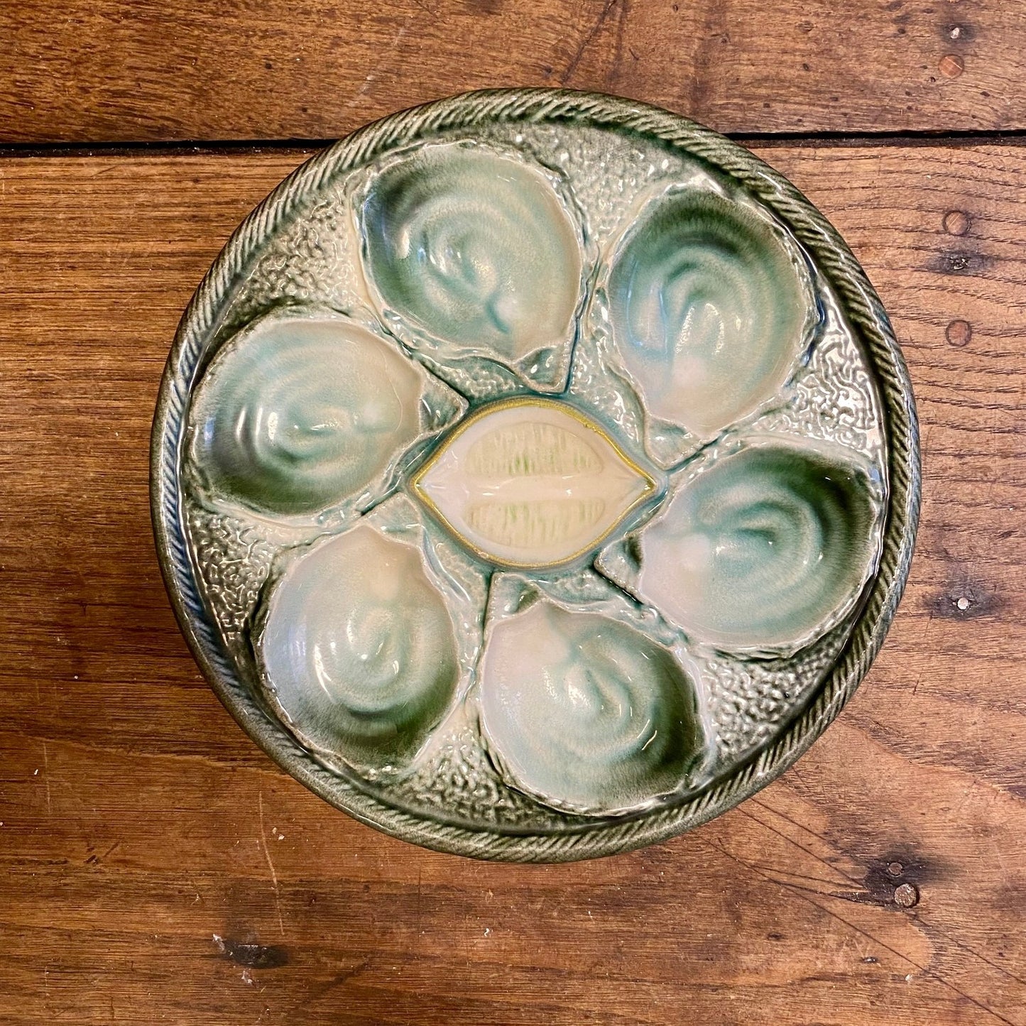Pattern: French Glazed Ceramic Oyster Plate – Green & Turquoise – Curiosité Göteborg | Fransk vintageinredning från Curiosité
