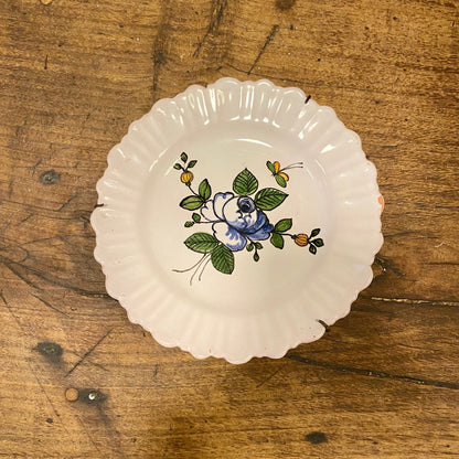 Pattern: French Hand-Painted Floral Plate – Curiosité Göteborg | Fransk vintageinredning från Curiosité