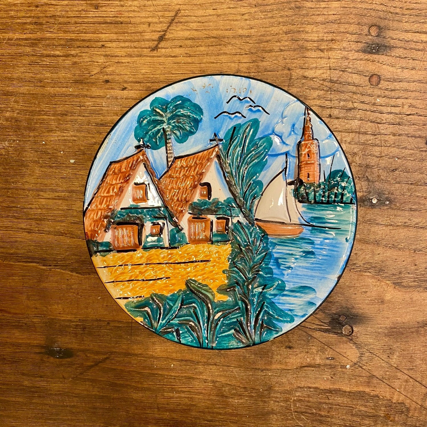 Pattern: French Hand-Painted Wall Plate – Curiosité Göteborg | Fransk vintageinredning från Curiosité