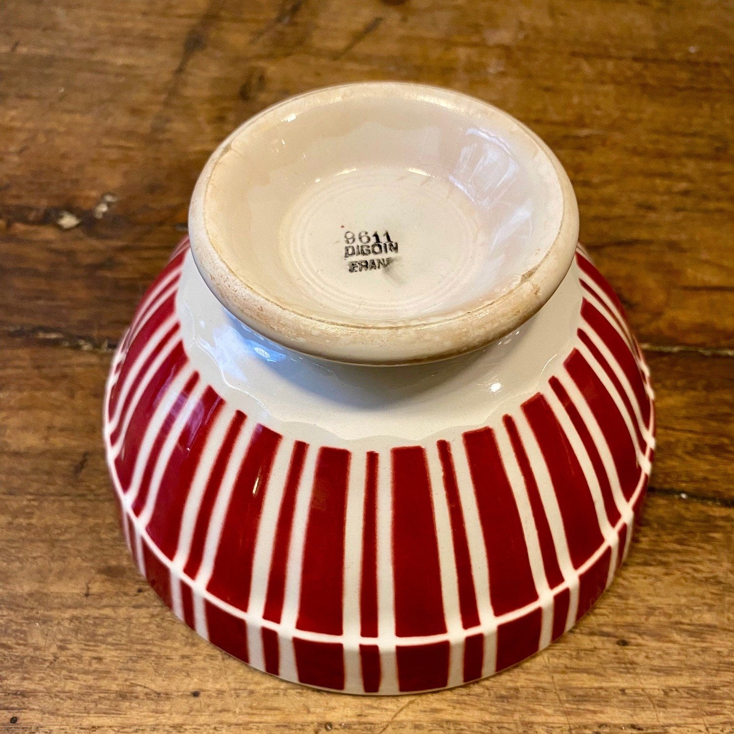 Pattern: French Vintage Café au Lait Bowl – Digoin, Red Striped – Curiosité Göteborg | Fransk vintageinredning från Curiosité