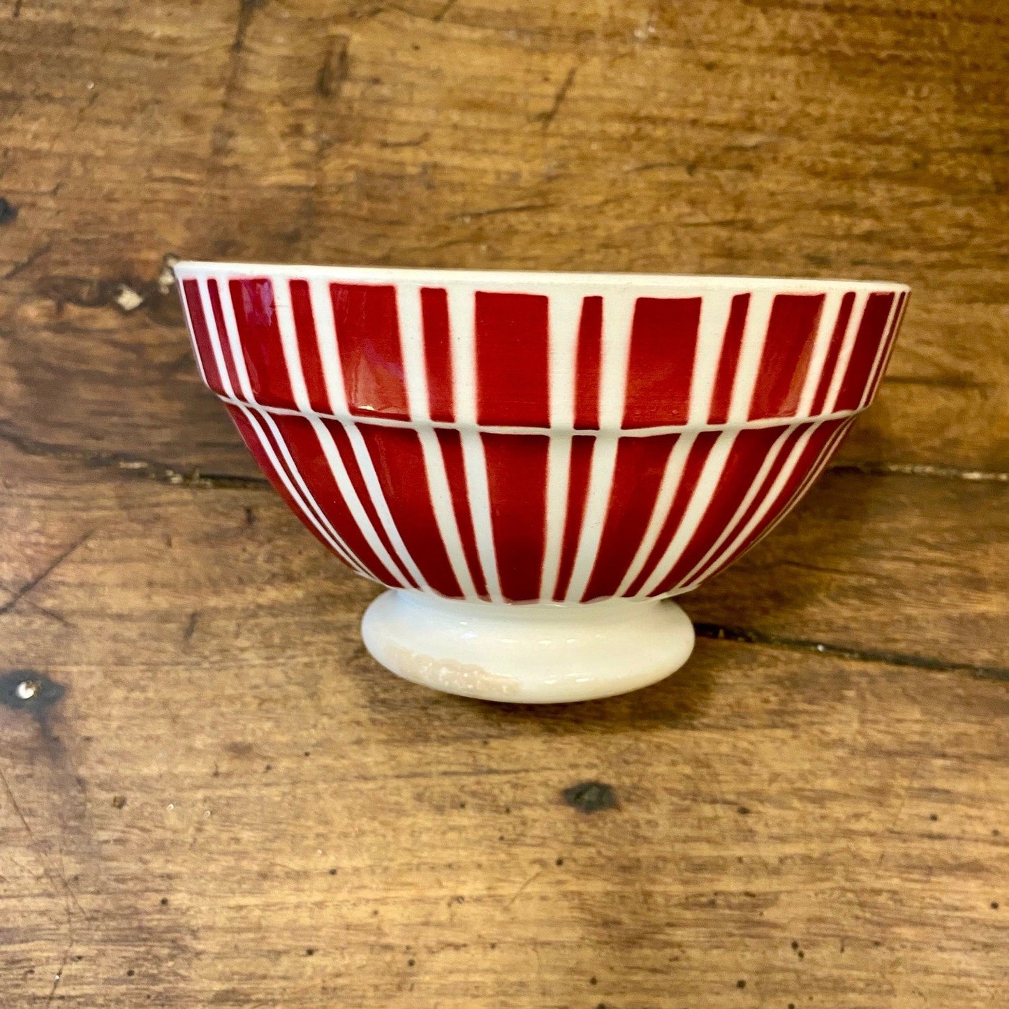 Pattern: French Vintage Café au Lait Bowl – Digoin, Red Striped – Curiosité Göteborg | Fransk vintageinredning från Curiosité