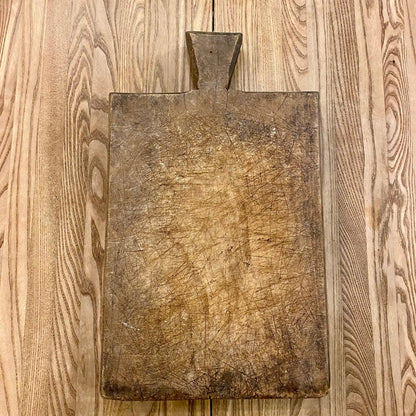 Pattern: French Vintage Large Wooden Cutting Board – Hand-Carved Butcher’s Board – Curiosité Göteborg | Fransk vintageinredning från Curiosité