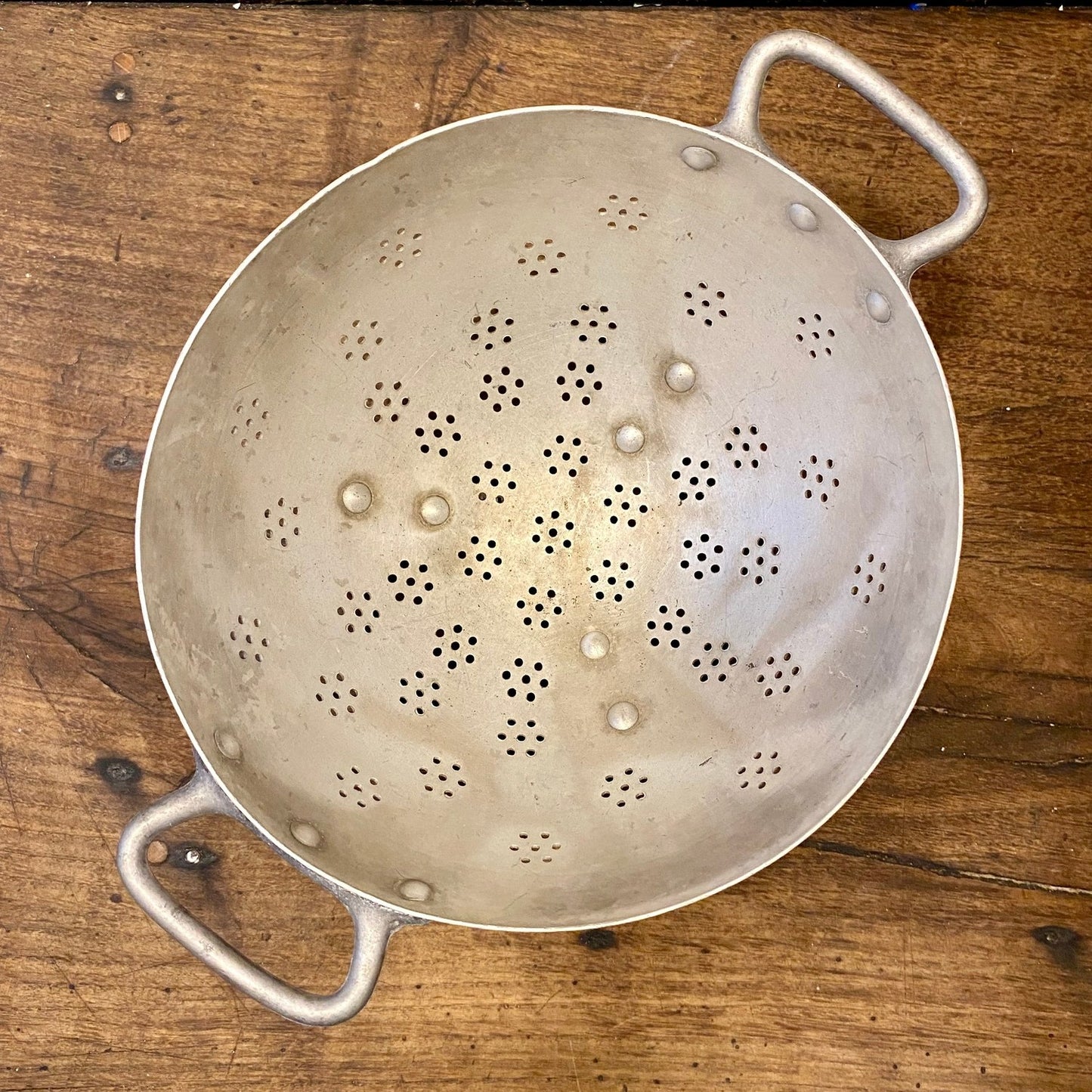 Pattern: French Vintage Metal Colander – Curiosité Göteborg | Fransk vintageinredning från Curiosité