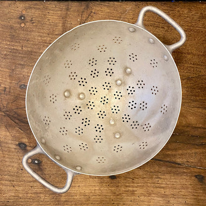 Pattern: French Vintage Metal Colander – Curiosité Göteborg | Fransk vintageinredning från Curiosité