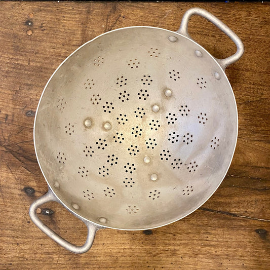 Pattern: French Vintage Metal Colander – Curiosité Göteborg | Fransk vintageinredning från Curiosité
