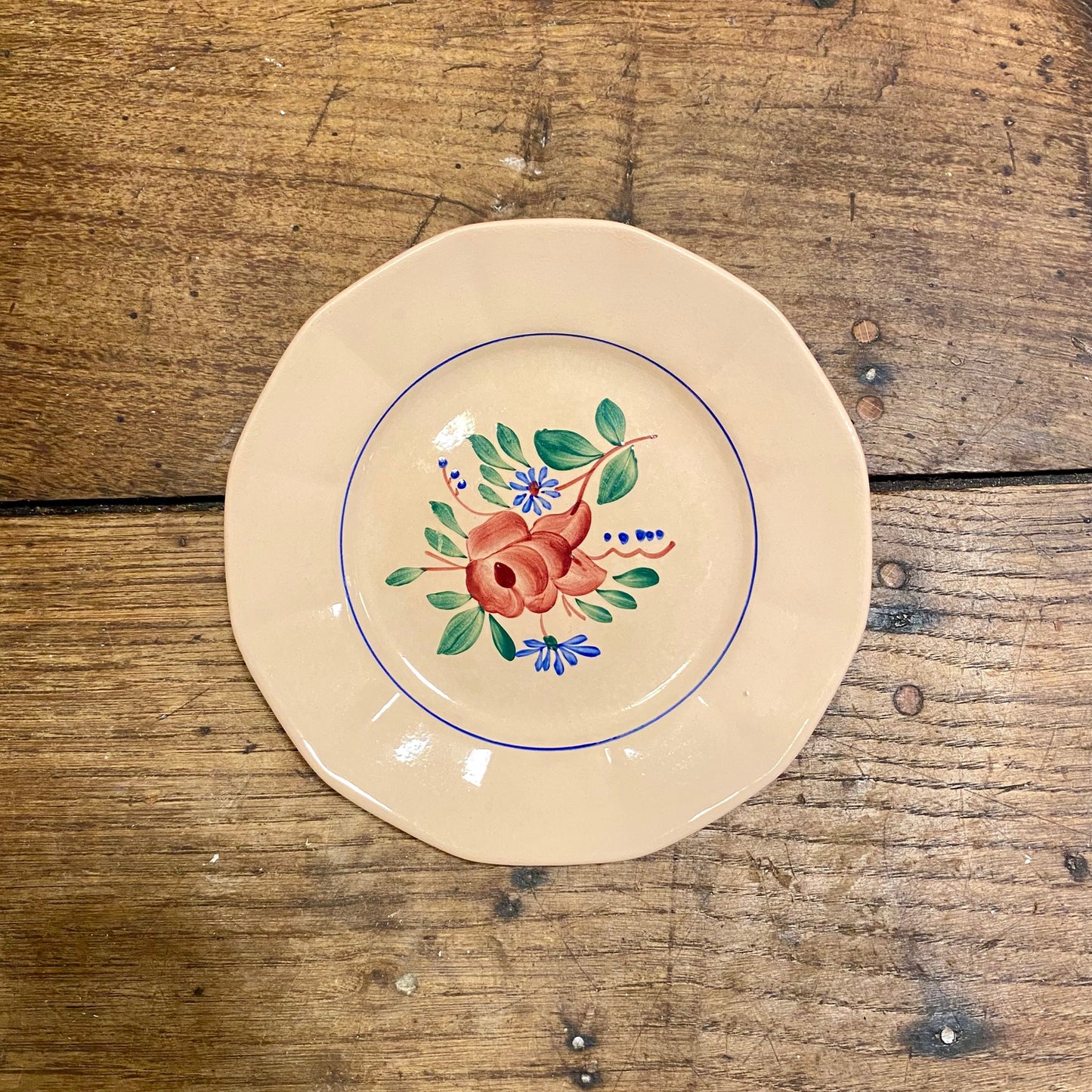 Pattern: French Vintage Pink Dessert Plate – Digoin Sarreguemines – Curiosité Göteborg | Fransk vintageinredning från Curiosité