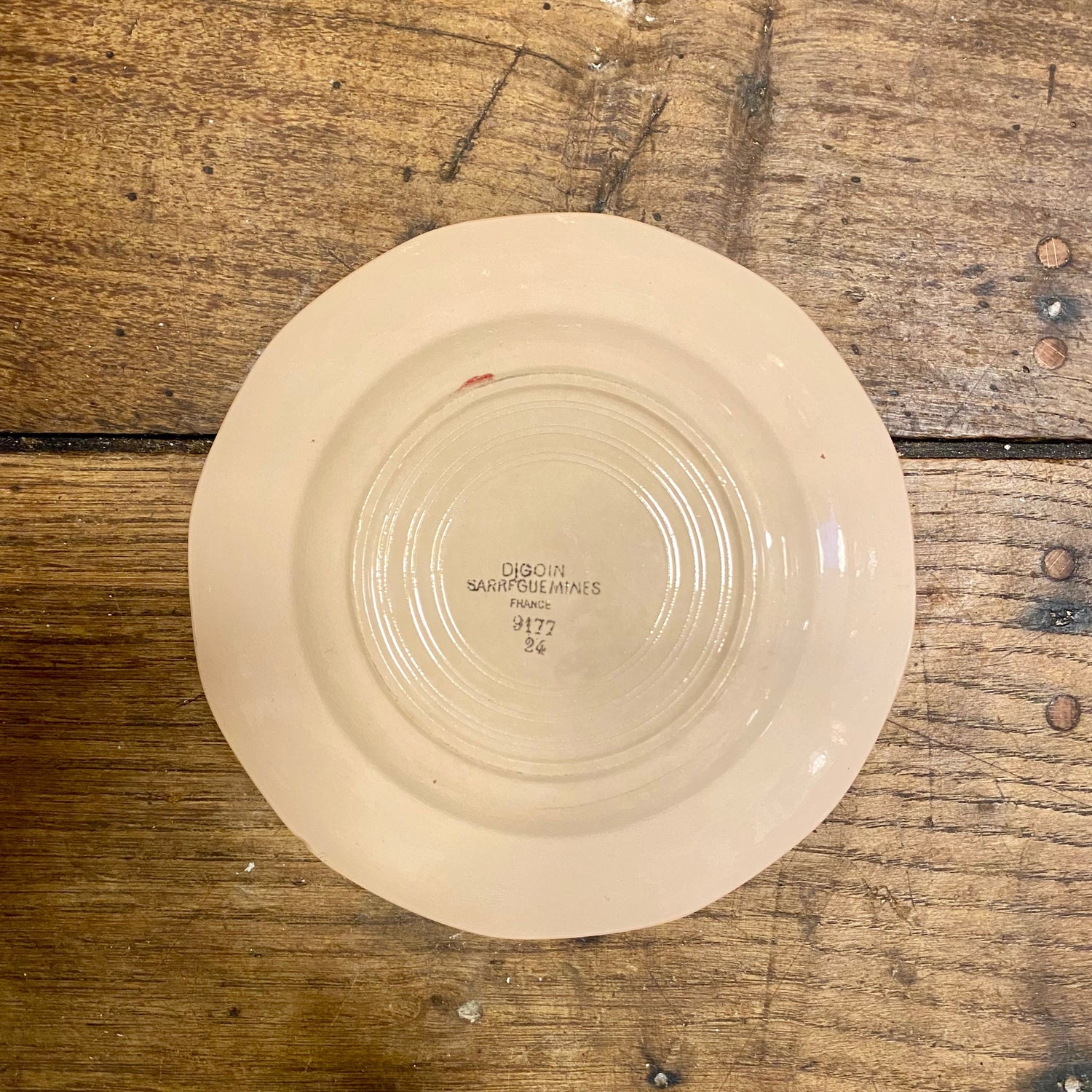 Pattern: French Vintage Pink Dessert Plate – Digoin Sarreguemines – Curiosité Göteborg | Fransk vintageinredning från Curiosité