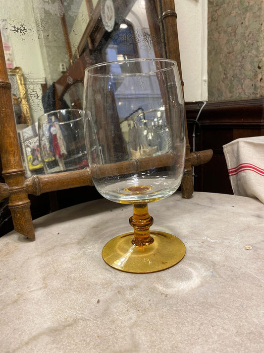 Pattern: French vase – Curiosité Göteborg | Fransk vintageinredning från Curiosité