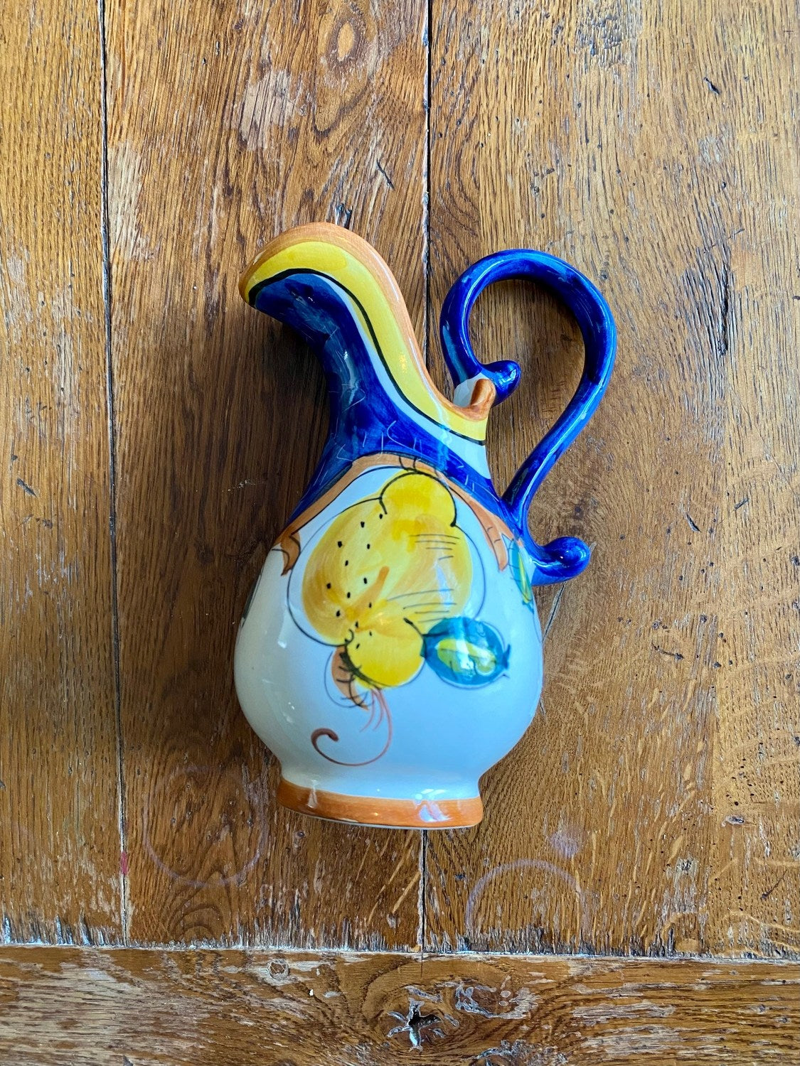 Pattern: Hand-Painted Mediterranean Jug – Curiosité Göteborg | Fransk vintageinredning från Curiosité