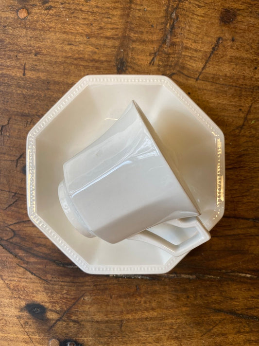 Pattern: Johnson Brothers Cup & Saucer – Curiosité Göteborg | Fransk vintageinredning från Curiosité