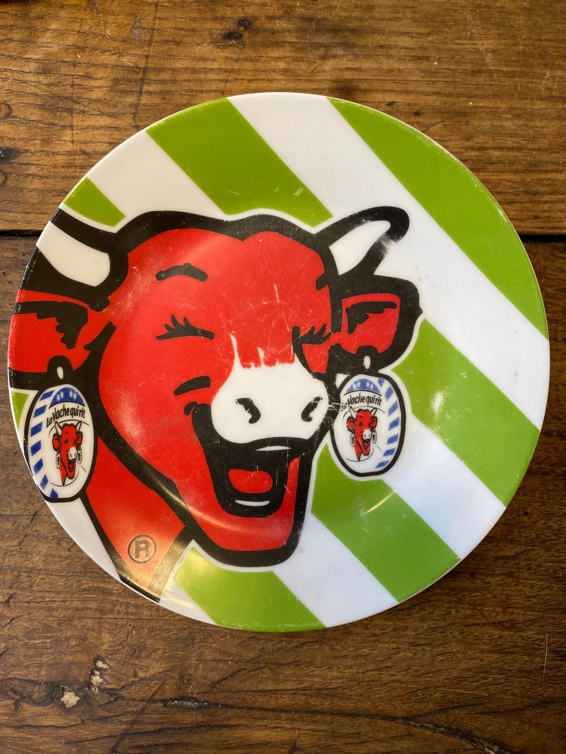 Pattern: La Vache qui Rit cheese Plate – Curiosité Göteborg | Fransk vintageinredning från Curiosité